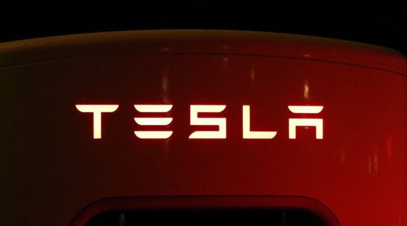 Acciones de Tesla bajan tras entrevista de Musk