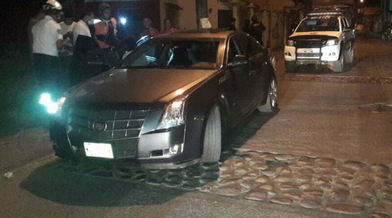 Balean policías a familia de Fortín en automóvil por verlo sospechoso