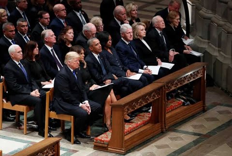 Trump aplica 'ley del hielo' a los Clinton en funeral de Bush