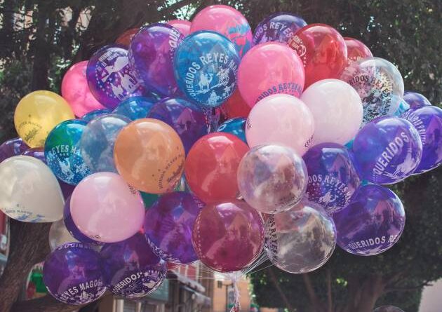 La Semarnat pide que los niños no usen globos para enviar sus cartas a los Reyes Magos