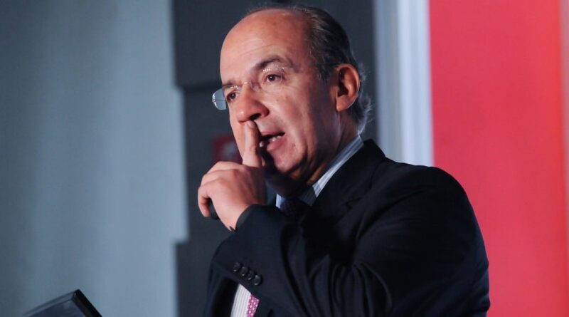 Felipe Calderón critica estrategia contra robo de gasolina de AMLO