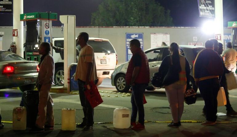 Gasolineros contradicen a AMLO: sigue desabasto de gasolina