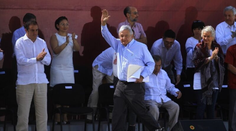 Gobierno y pueblo, juntos para enfrentar problemas de México: López Obrador