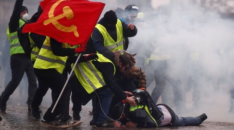 Periodistas franceses denuncian ataques de chalecos amarillos durante protestas