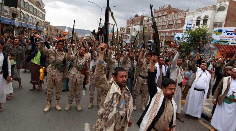 Rebeldes en Yemen atacan con un dron a cúpula militar