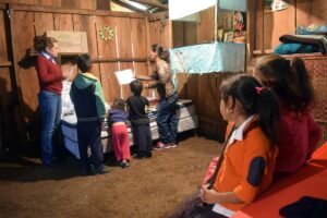 Entrega DIF ayuda integral a familia de Loma Grande 