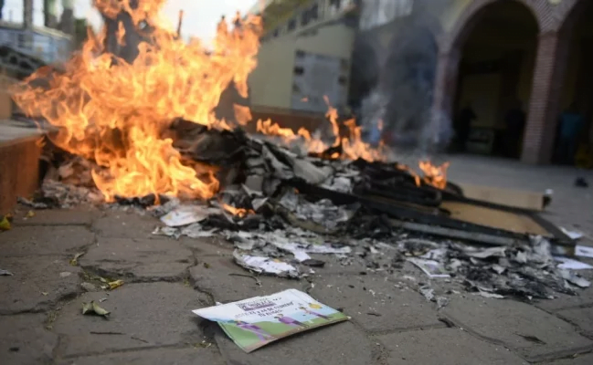 Comienza consulta sobre Termoeléctrica con protestas y quema de boletas en Temoac