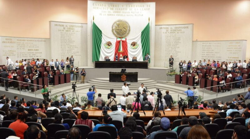 Diputados de Veracruz ganan el doble que el gobernador