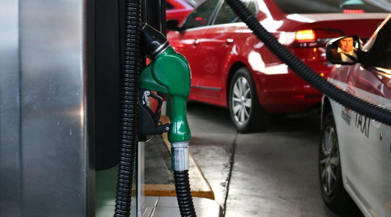 Gasolineras vendían combustible donado por Sedena para gobiernos locales