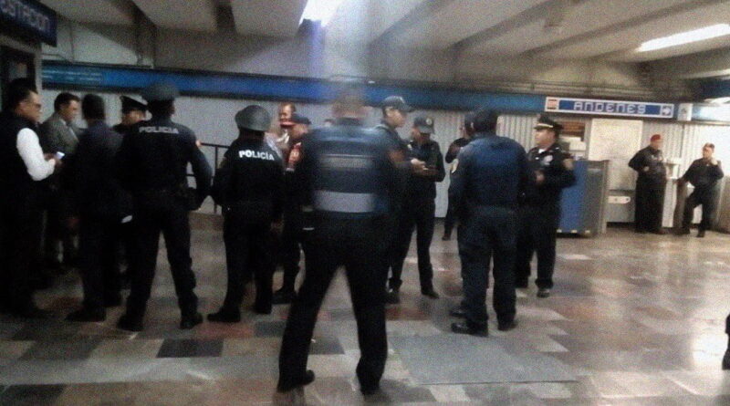 Joven de 23 años se tira del auto de sus secuestradores y logra refugiarse en estación de Metro