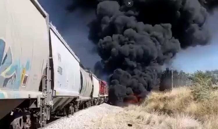 Pipa choca con tren al intentar ganarle el paso en Aguascalientes: Vídeo
