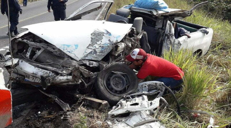 Un muerto y tres heridos en aparatoso accidente en la carretera Veracruz-Córdoba