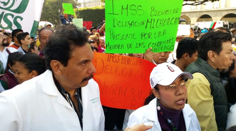 En Córdoba trabajadores de la salud y educación solicitan apoyos a AMLO