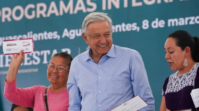 Abuchean a gobernador de Aguascalientes por no asistir a evento de AMLO