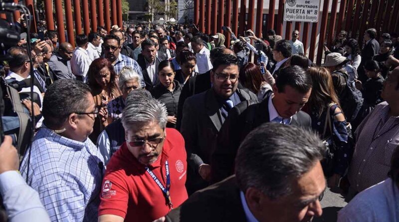 CNTE marca el paso a diputados; frena, otra vez, Reforma Educativa