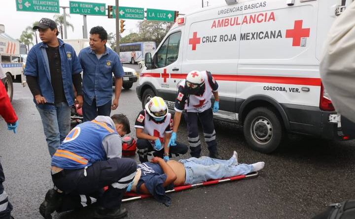 Resultó lesionado motociclista al estrellarse contra un automóvil en Córdoba