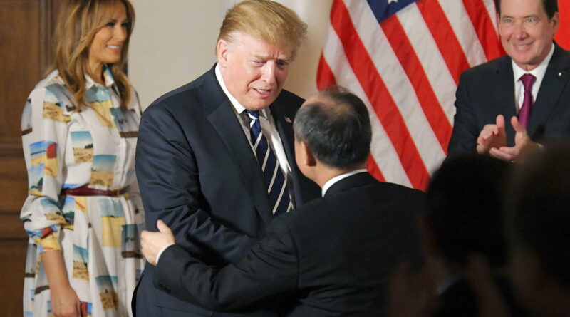 Donald Trump llega a Japón para una visita de Estado