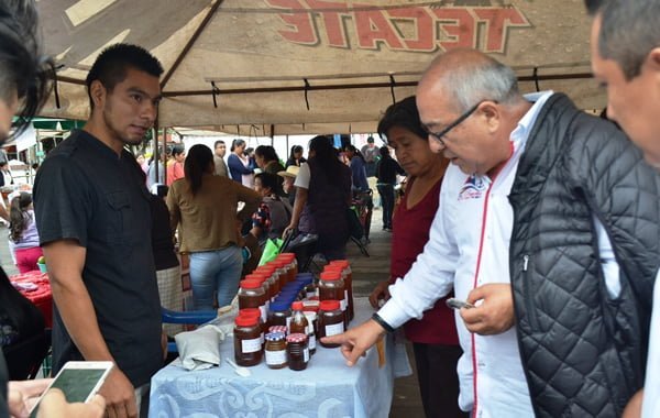 Empresarios exportadores interesados en productos locales de Ixhuatlán del Café