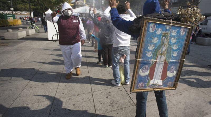 Peregrinos intentan llegar a Basílica de Guadalupe pese a operativo anti Covid